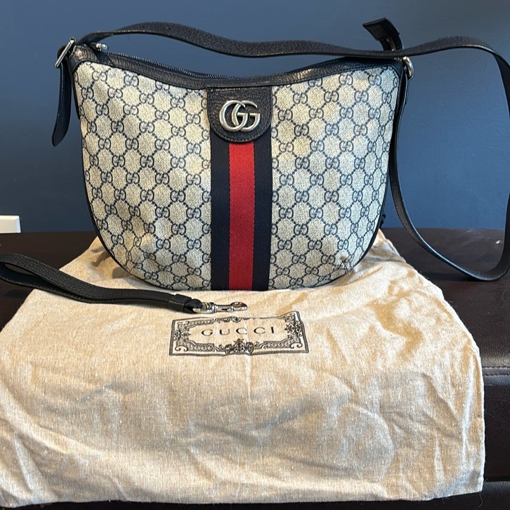 Gucci Women's Beige and Navy Blue Shoulder Bag